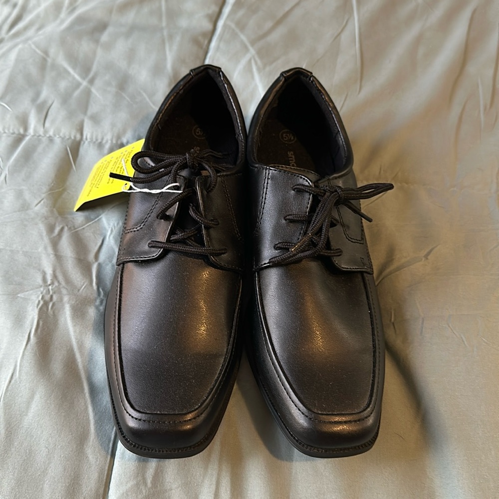 Boys black dress shoe